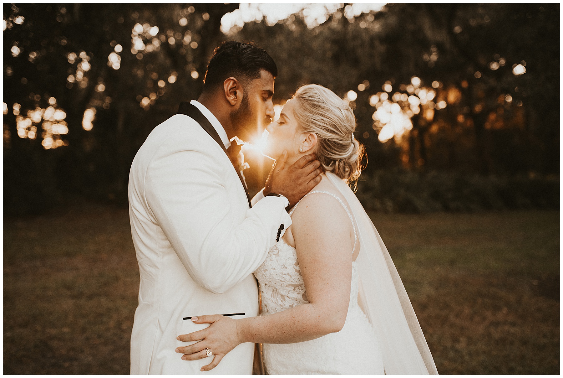 Bride and groom portraits at sunset, in Dover Florida - Photographed by Juju Photography - Destination wedding photographer