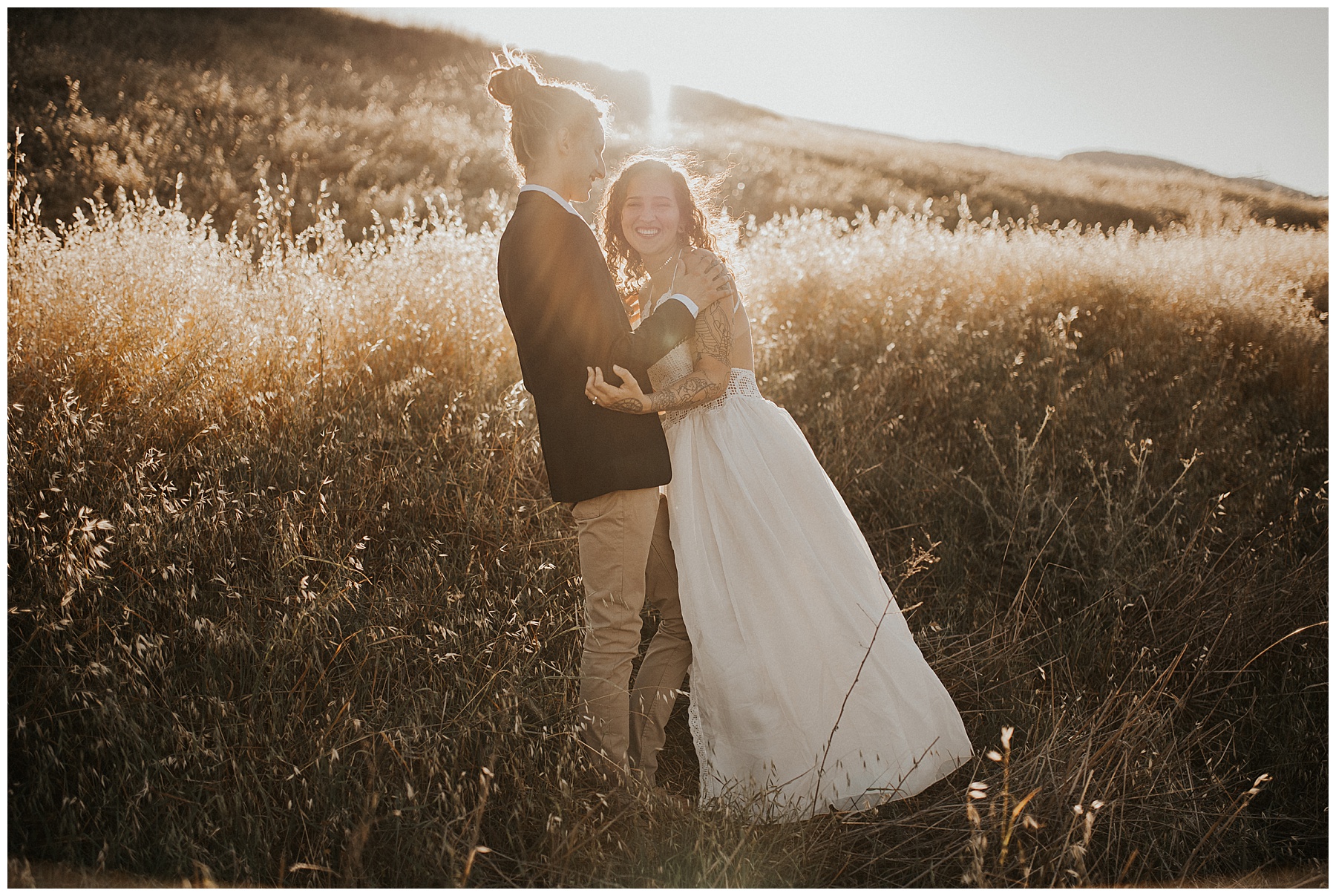 Sunset boho elopement in Los Vaqueros, California - Diablo Range elopement | Juju Photography - California, San Francisco & Destination wedding photographer 