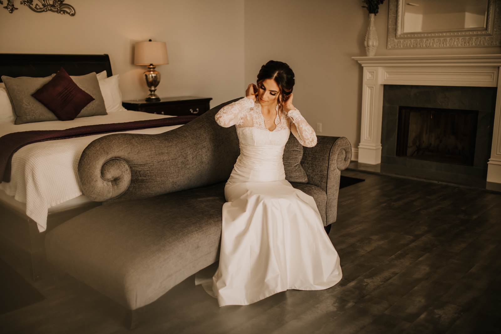 Bride getting ready at Willow Heights Mansion | Juju Photography - California Wedding Photographer
