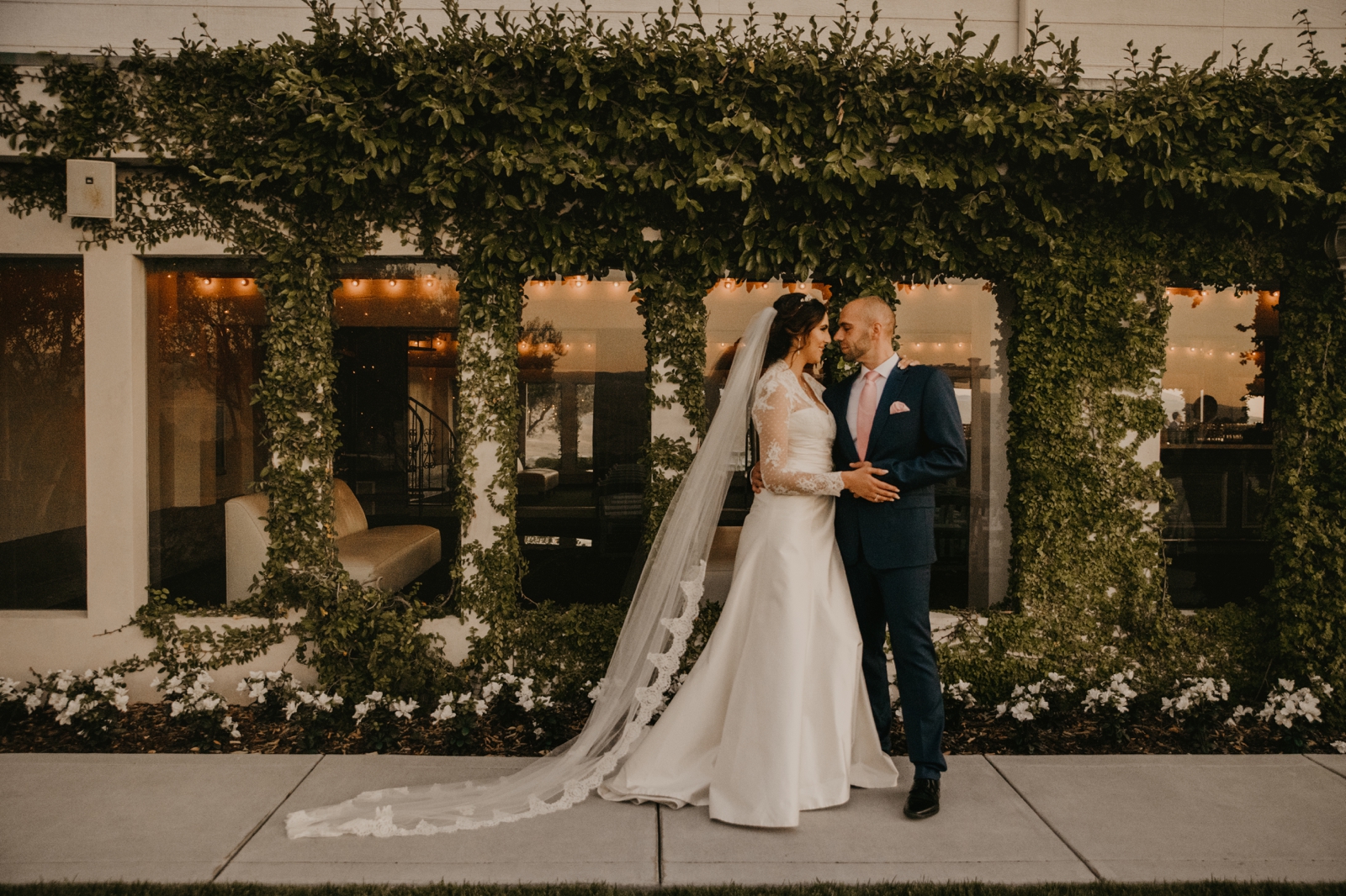 Bride and groom portraits at Willow Heights Mansion | Juju Photography - California Wedding Photographer